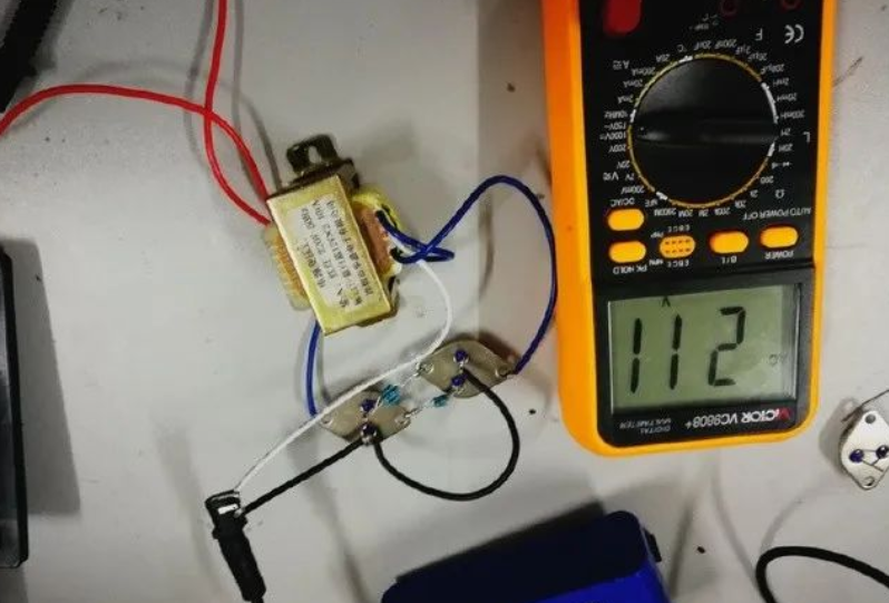 4个元件让12v 转 220v（逆变器电路原理图）